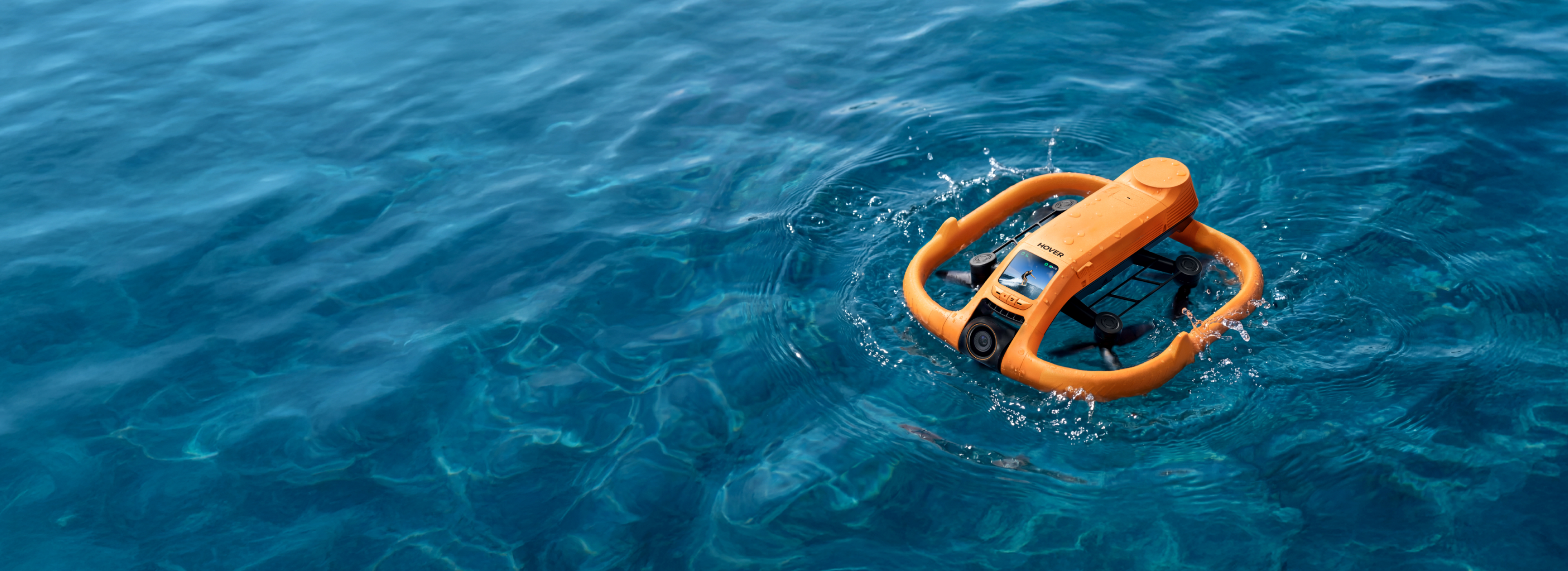 <p>HOVERAir初、</p><p>100%防水飛行カメラ。</p>